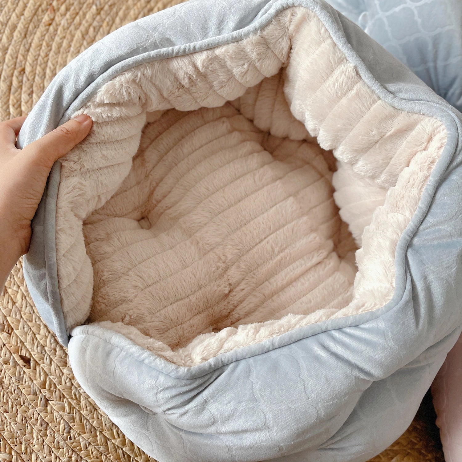 Volcano-Style Pet Bed