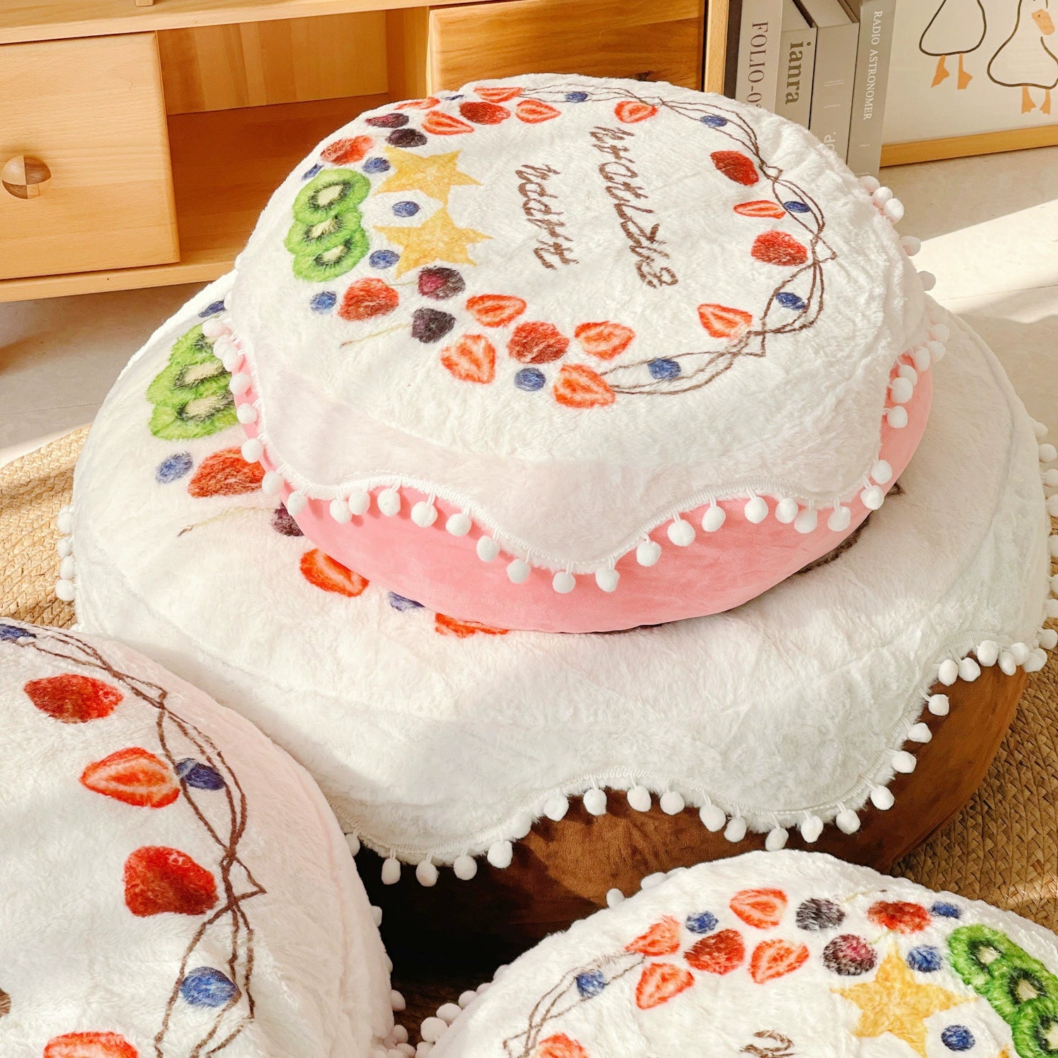 Washable Cake-Shaped Pet Bed